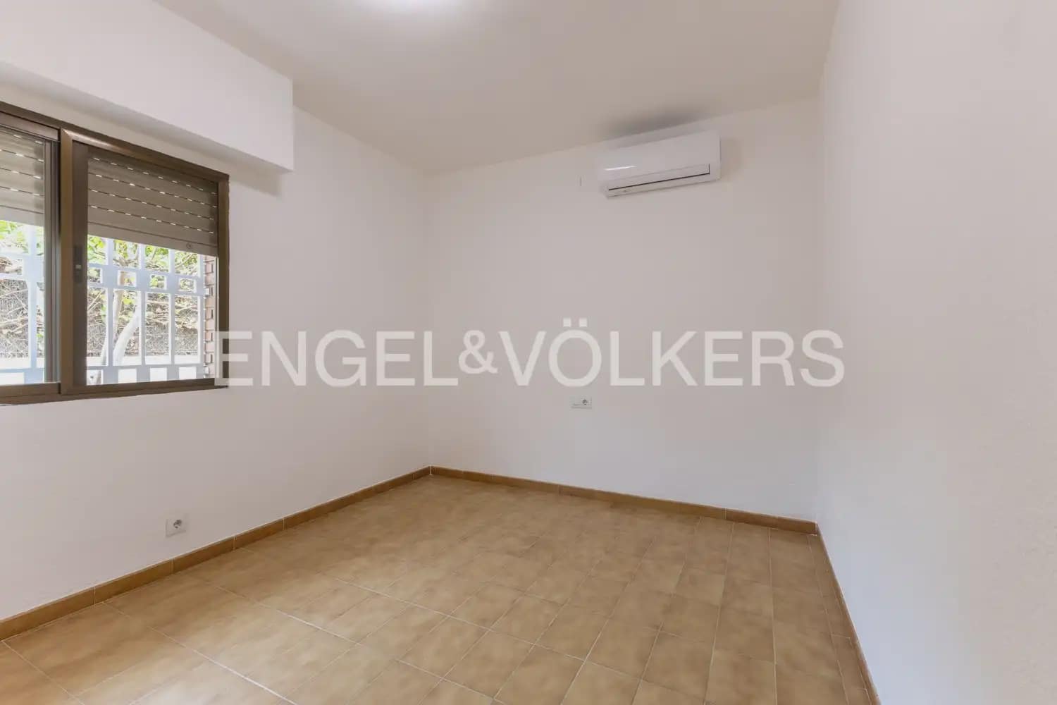 4 bedroom Villa for rent in Rocafort with pool garage - € 2,500 (Ref: 9961755)