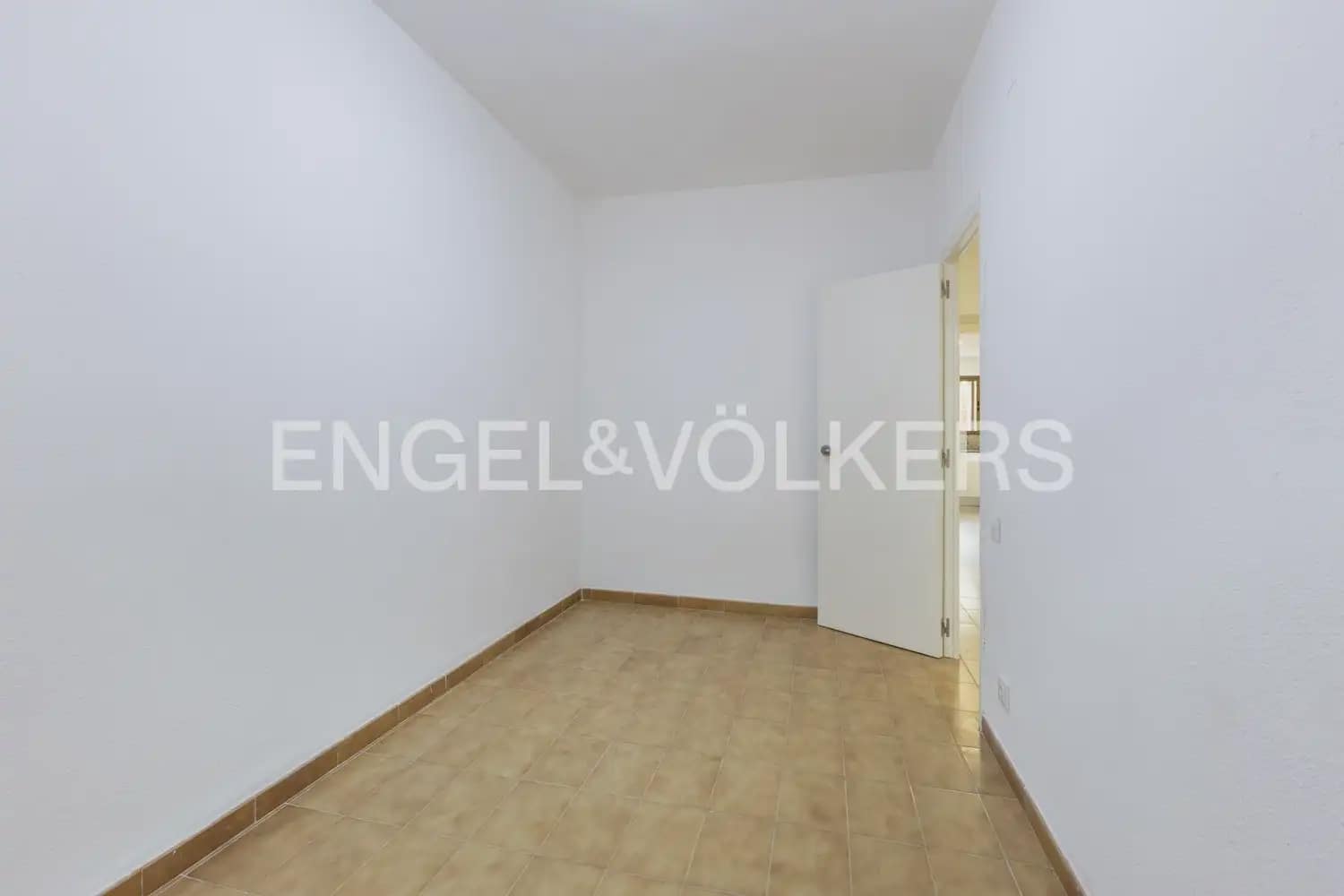4 bedroom Villa for rent in Rocafort with pool garage - € 2,500 (Ref: 9961755)