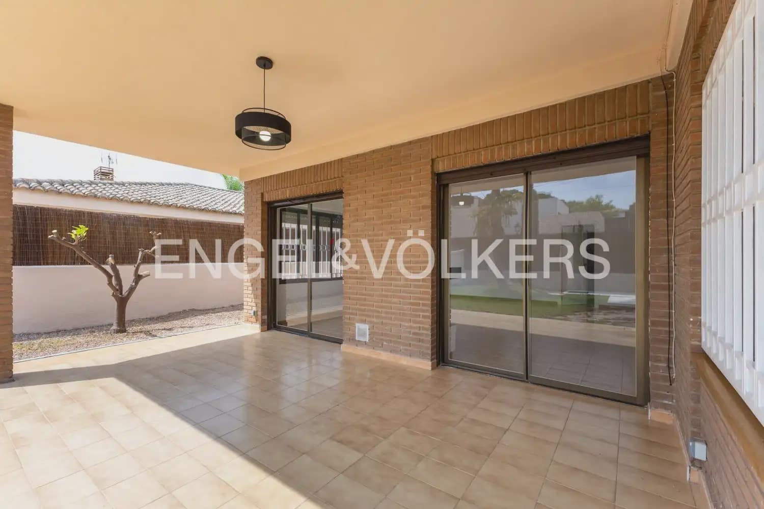 4 bedroom Villa for rent in Rocafort with pool garage - € 2,500 (Ref: 9961755)