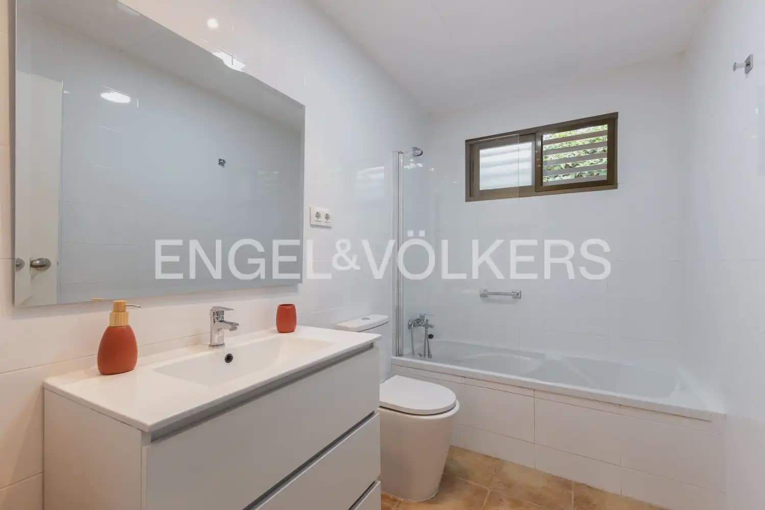 4 bedroom Villa for rent in Rocafort with pool garage - € 2,500 (Ref: 9961755)