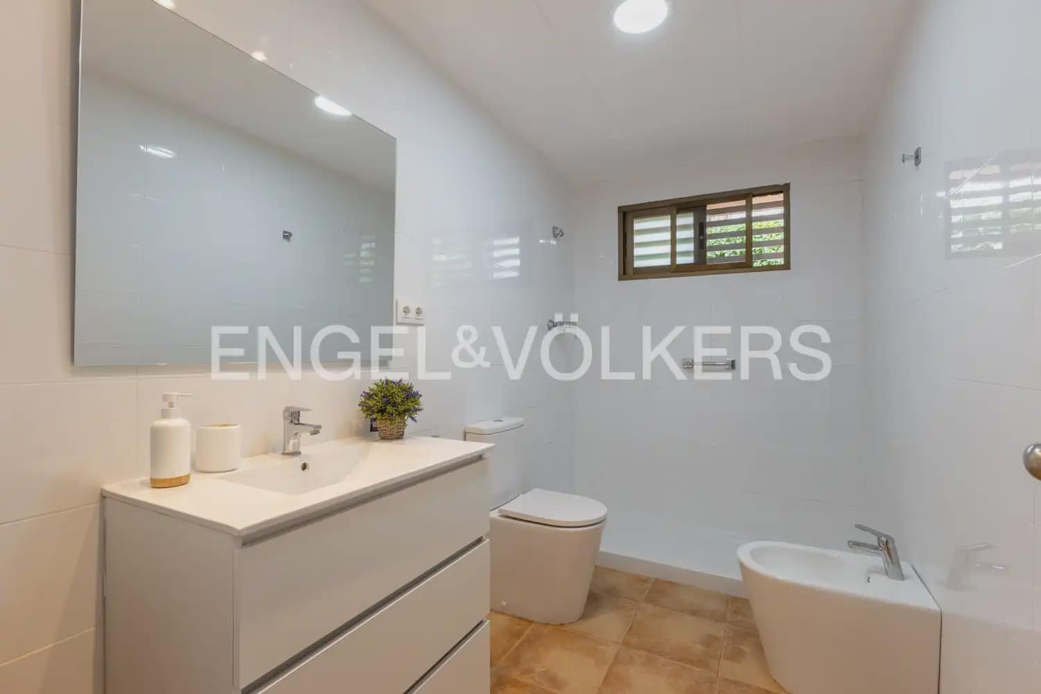 4 bedroom Villa for rent in Rocafort with pool garage - € 2,500 (Ref: 9961755)