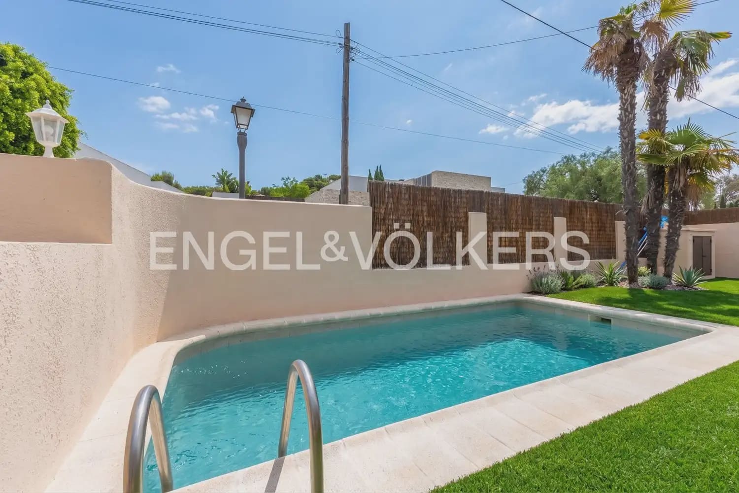 4 bedroom Villa for rent in Rocafort with pool garage - € 2,500 (Ref: 9961755)