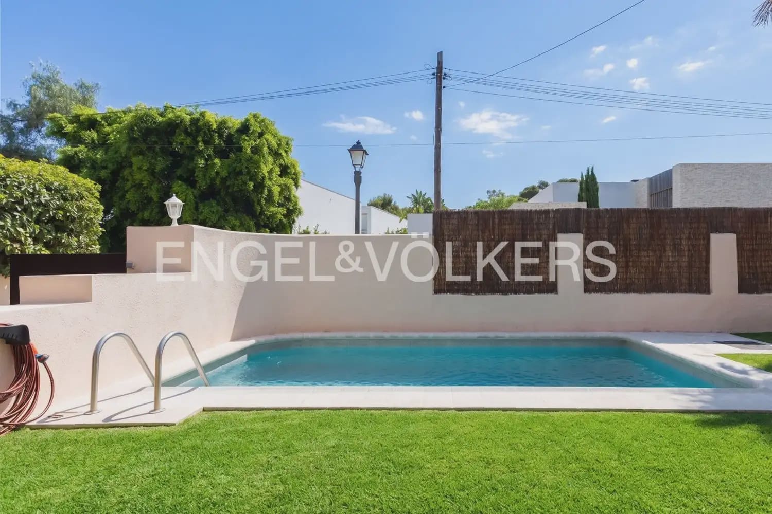 4 bedroom Villa for rent in Rocafort with pool garage - € 2,500 (Ref: 9961755)