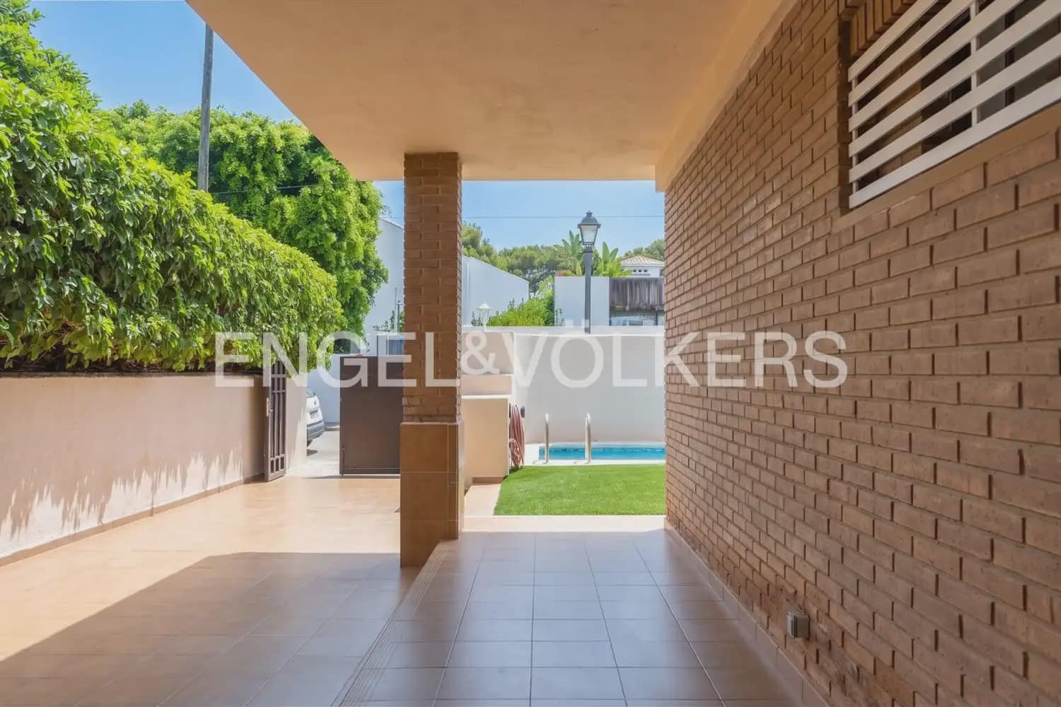 4 bedroom Villa for rent in Rocafort with pool garage - € 2,500 (Ref: 9961755)