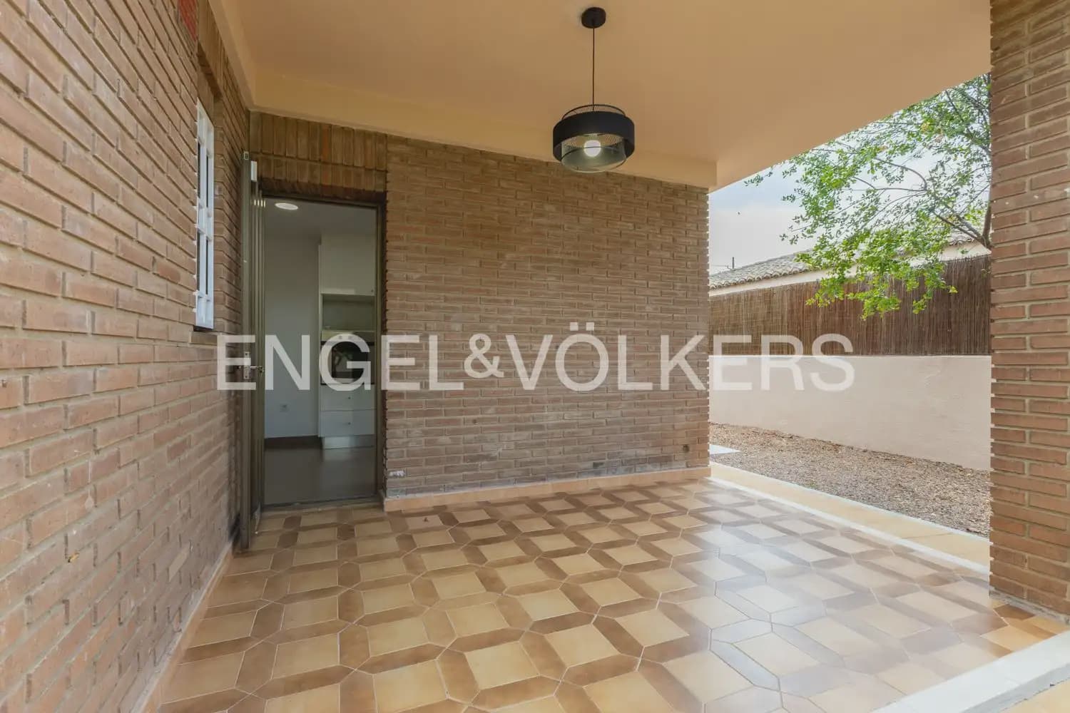 4 bedroom Villa for rent in Rocafort with pool garage - € 2,500 (Ref: 9961755)