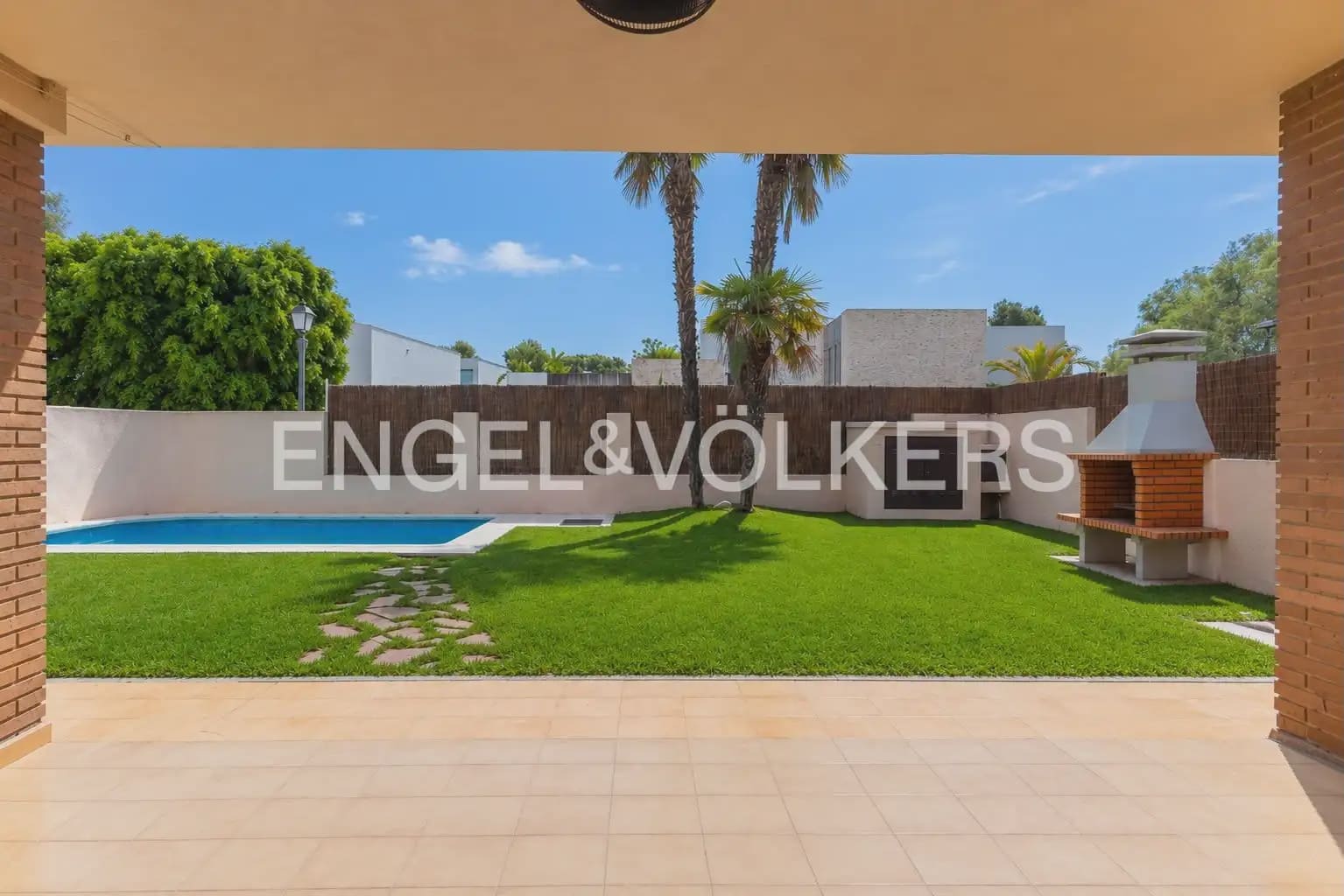 4 bedroom Villa for rent in Rocafort with pool garage - € 2,500 (Ref: 9961755)