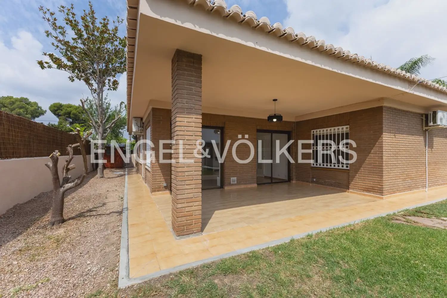 4 bedroom Villa for rent in Rocafort with pool garage - € 2,500 (Ref: 9961755)