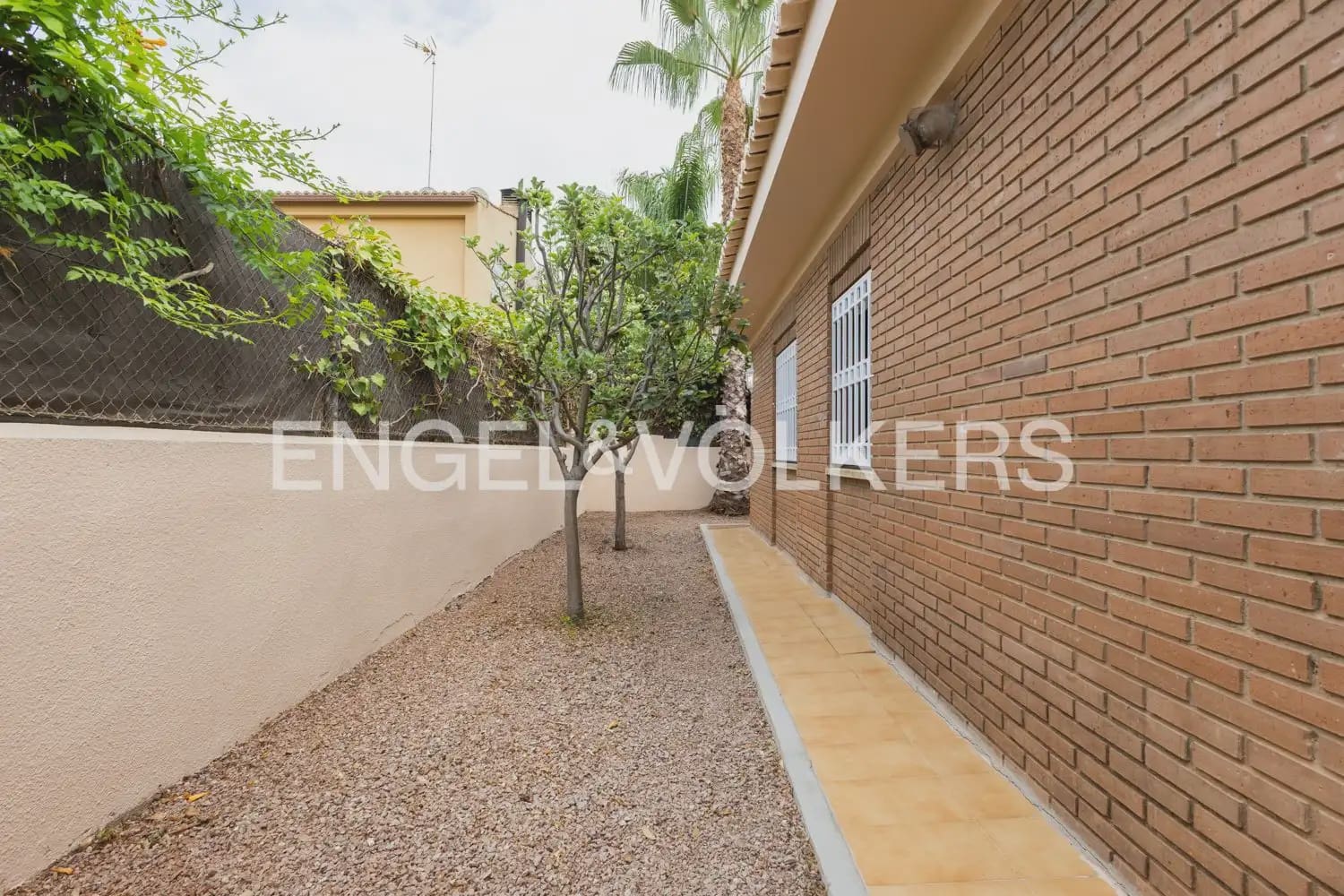 4 bedroom Villa for rent in Rocafort with pool garage - € 2,500 (Ref: 9961755)
