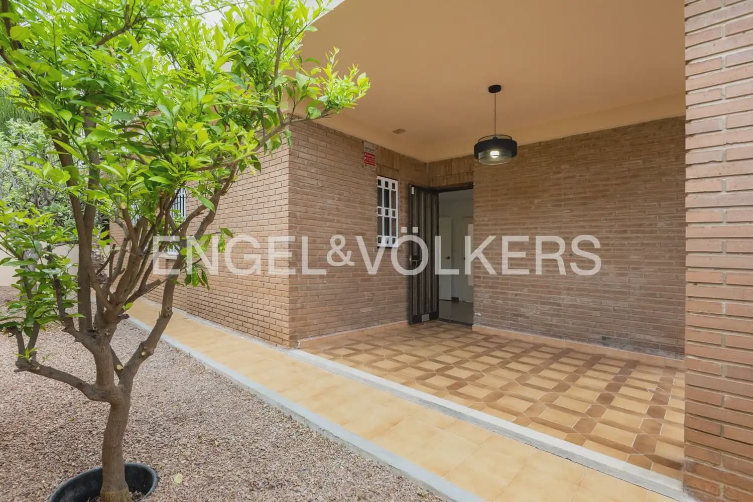 4 bedroom Villa for rent in Rocafort with pool garage - € 2,500 (Ref: 9961755)