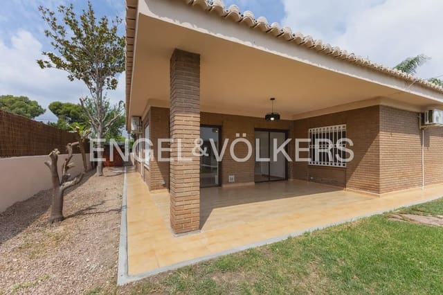 4 sovrum Villa att hyra i Rocafort med pool garage - 2 500 € (Ref: 9961755)