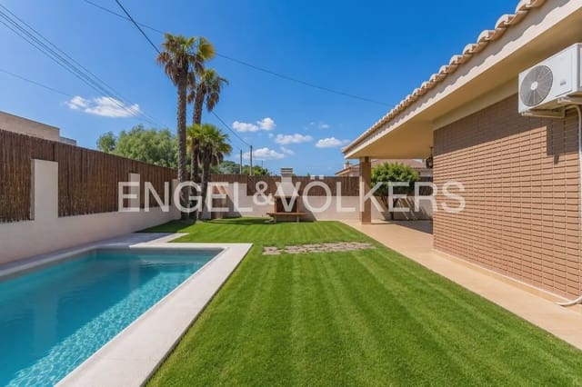 4 sovrum Villa att hyra i Rocafort med pool garage - 2 500 € (Ref: 9961755)