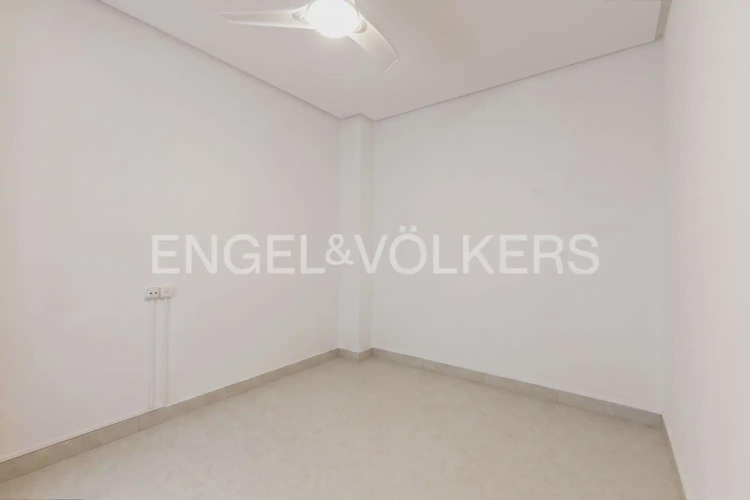 4 sovrum Lägenhet att hyra i Valencia stad med garage - 2 200 € (Ref: 9963418)