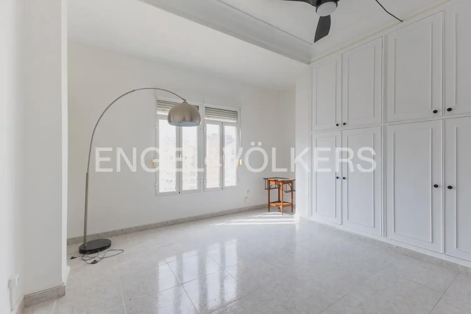 4 sovrum Lägenhet att hyra i Valencia stad med garage - 2 200 € (Ref: 9963418)