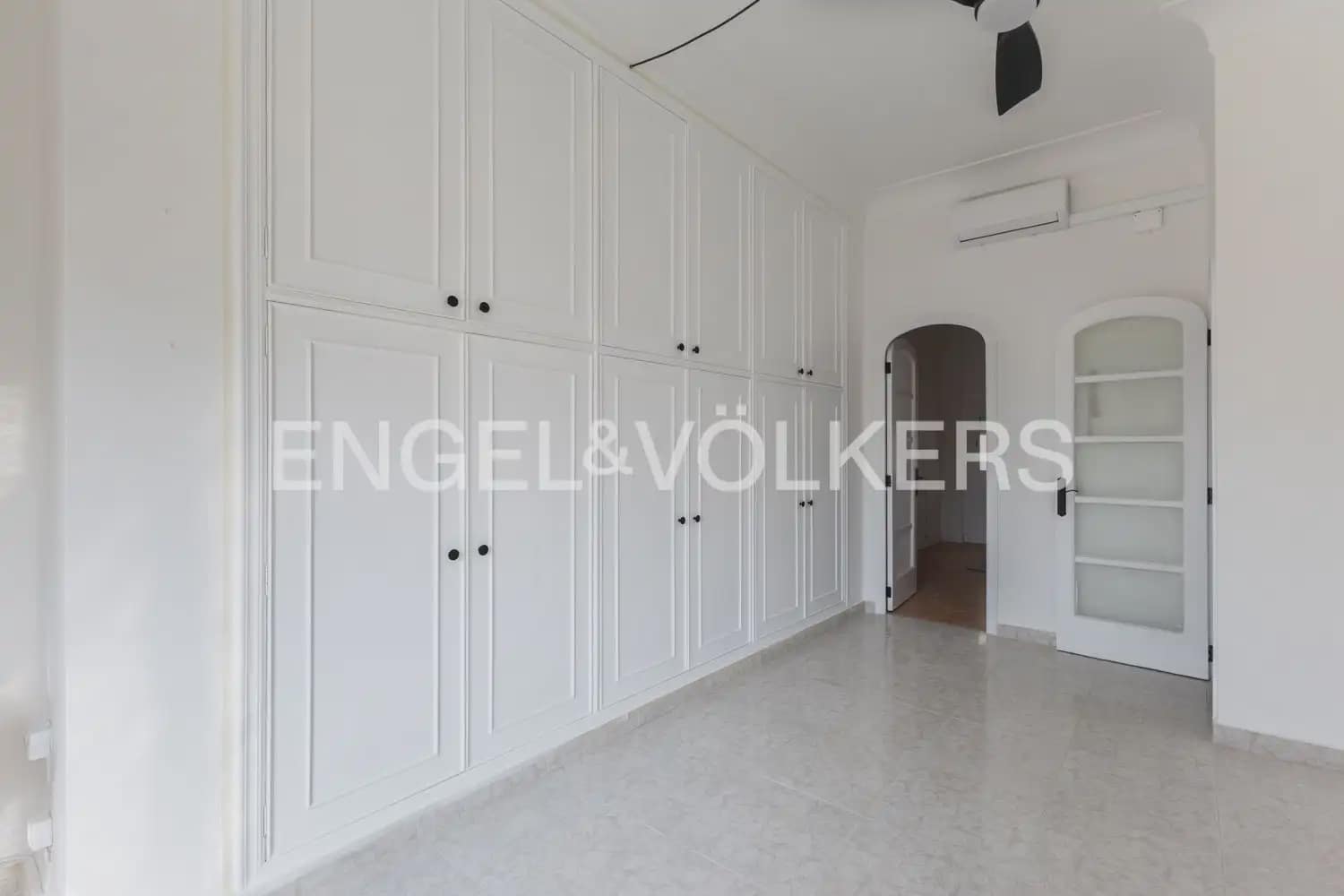 4 sovrum Lägenhet att hyra i Valencia stad med garage - 2 200 € (Ref: 9963418)