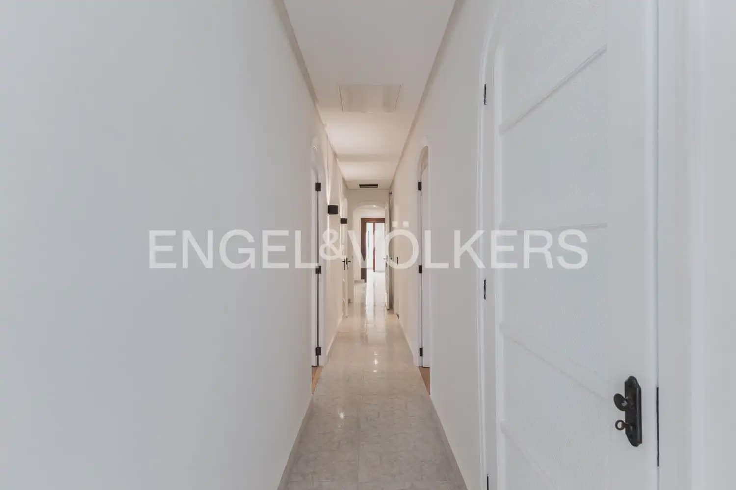 4 sovrum Lägenhet att hyra i Valencia stad med garage - 2 200 € (Ref: 9963418)