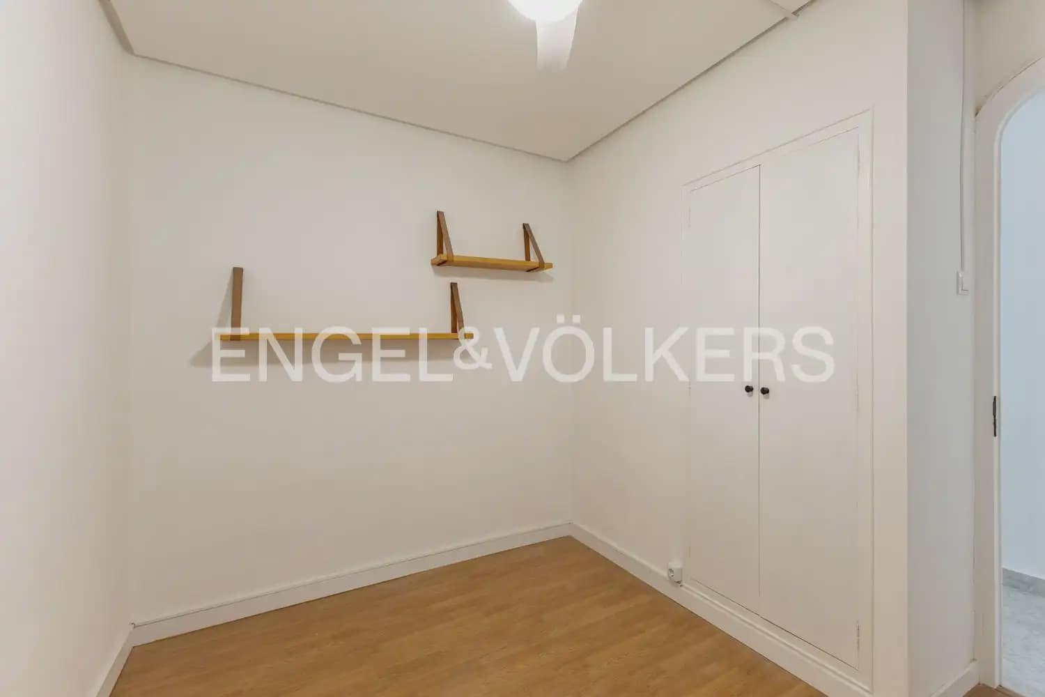 4 sovrum Lägenhet att hyra i Valencia stad med garage - 2 200 € (Ref: 9963418)