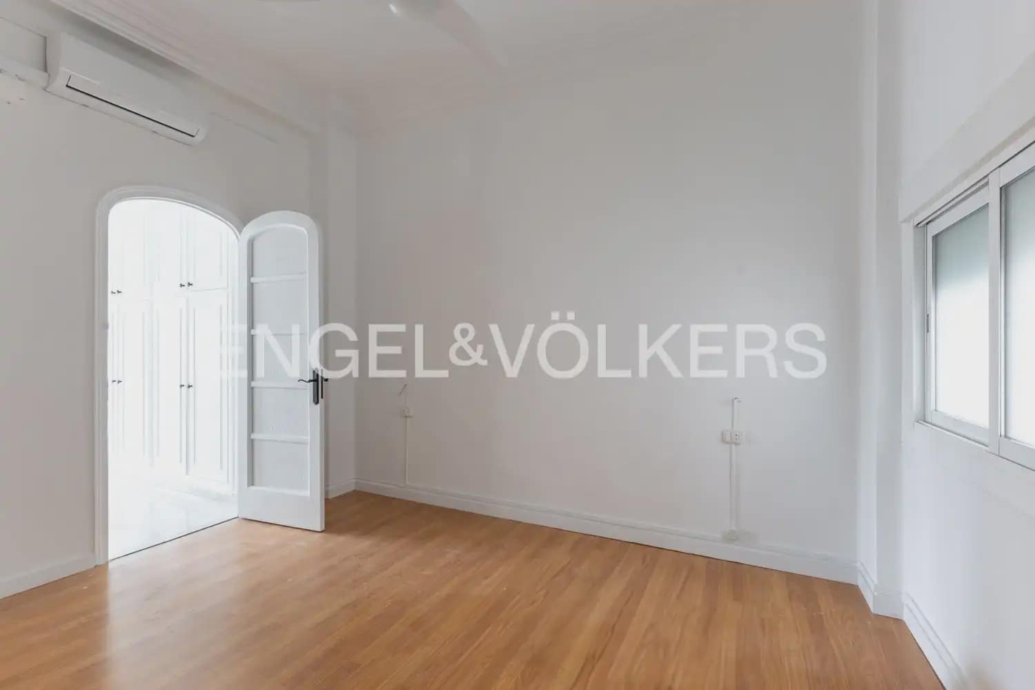 4 sovrum Lägenhet att hyra i Valencia stad med garage - 2 200 € (Ref: 9963418)