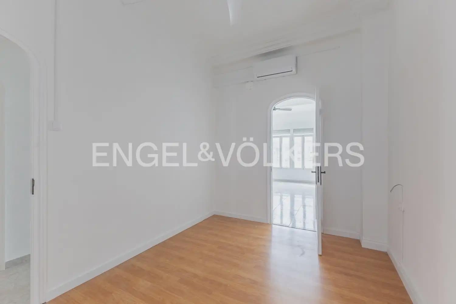 4 sovrum Lägenhet att hyra i Valencia stad med garage - 2 200 € (Ref: 9963418)