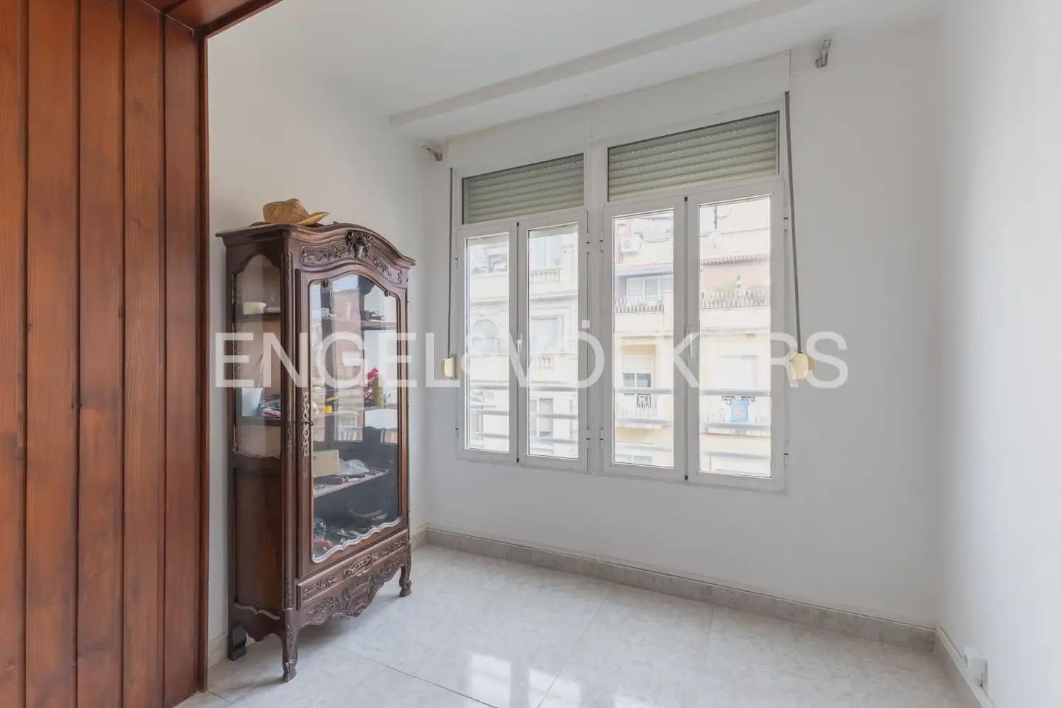 4 sovrum Lägenhet att hyra i Valencia stad med garage - 2 200 € (Ref: 9963418)