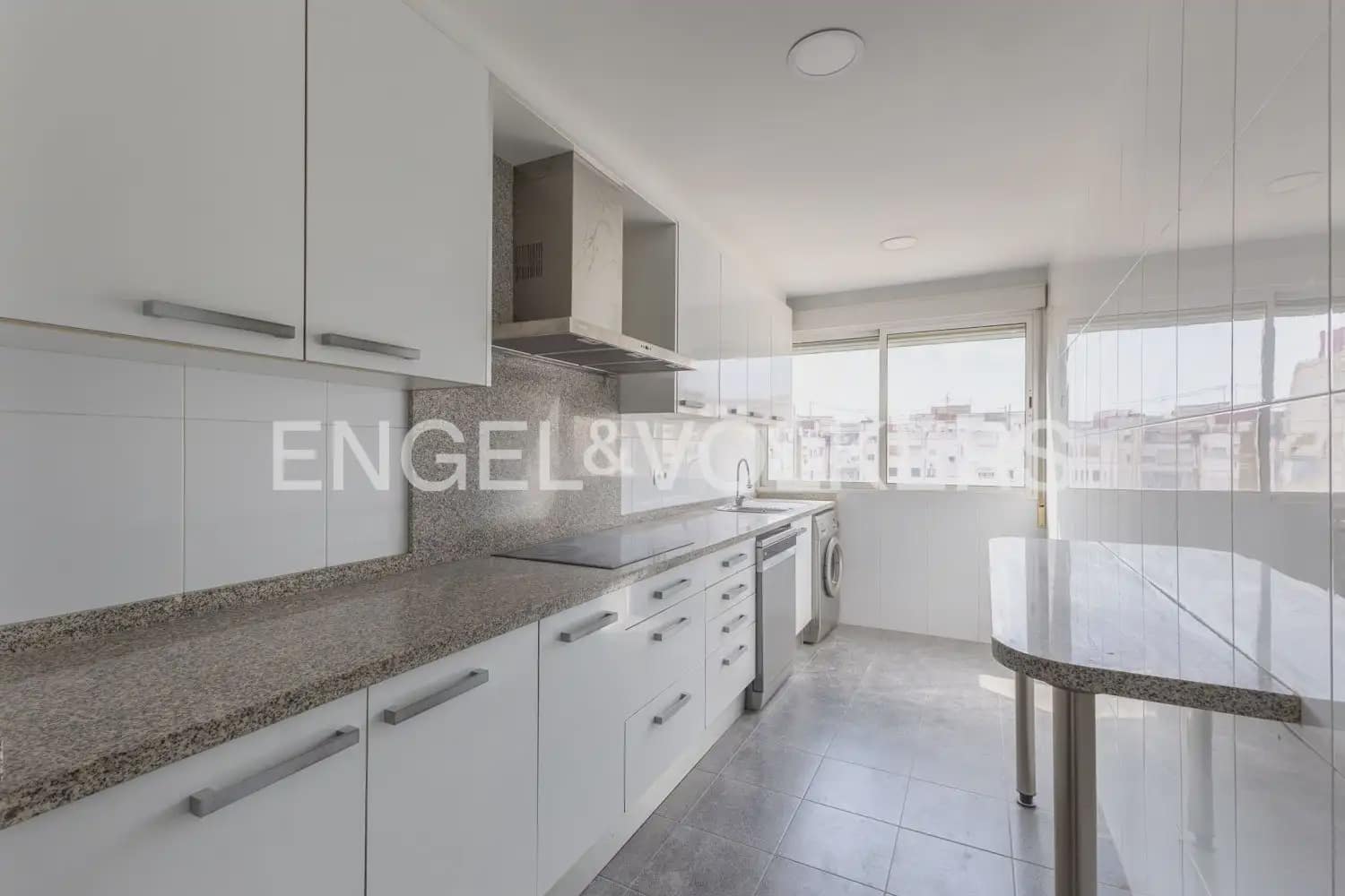 4 sovrum Lägenhet att hyra i Valencia stad med garage - 2 200 € (Ref: 9963418)