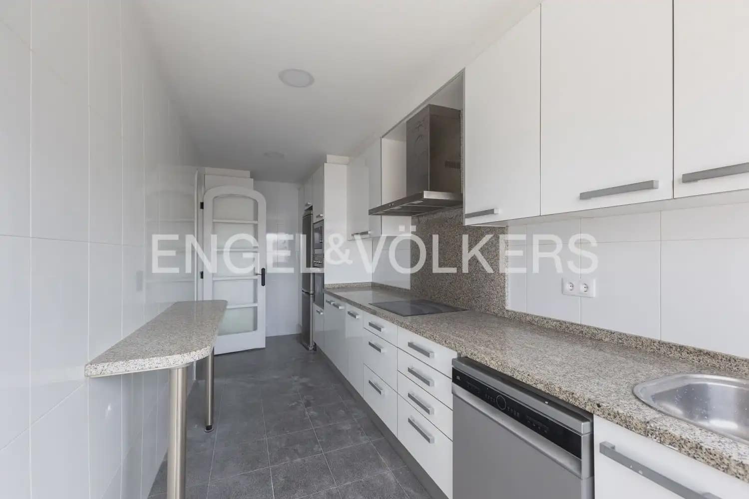 4 sovrum Lägenhet att hyra i Valencia stad med garage - 2 200 € (Ref: 9963418)