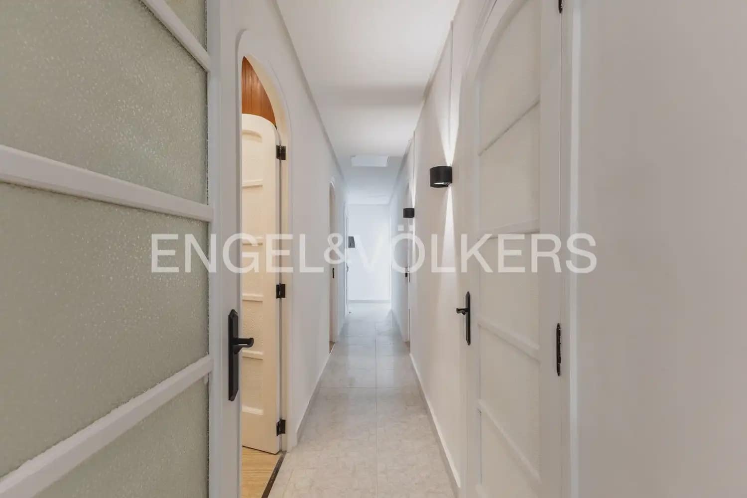 4 sovrum Lägenhet att hyra i Valencia stad med garage - 2 200 € (Ref: 9963418)