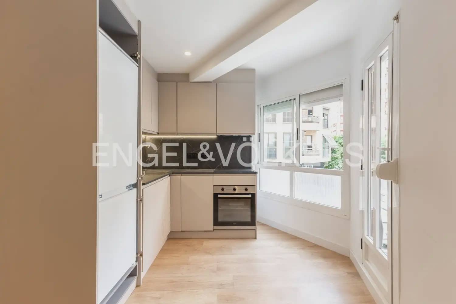 3 slaapkamer Flat te koop in Valencia stad - € 380.000 (Ref: 9964230)