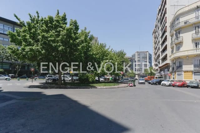 2 bedroom Flat for sale in La Roqueta, Valencia city - € 455,000 (Ref: 9964383)