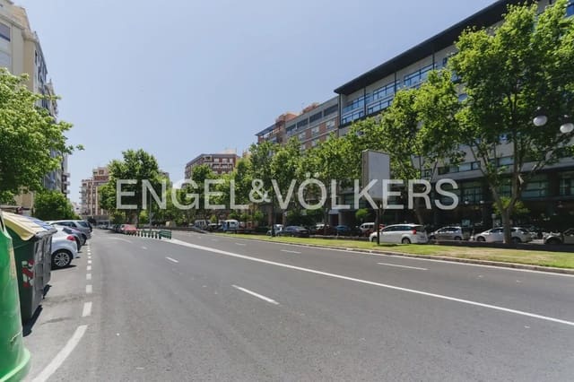 2 bedroom Flat for sale in La Roqueta, Valencia city - € 455,000 (Ref: 9964383)