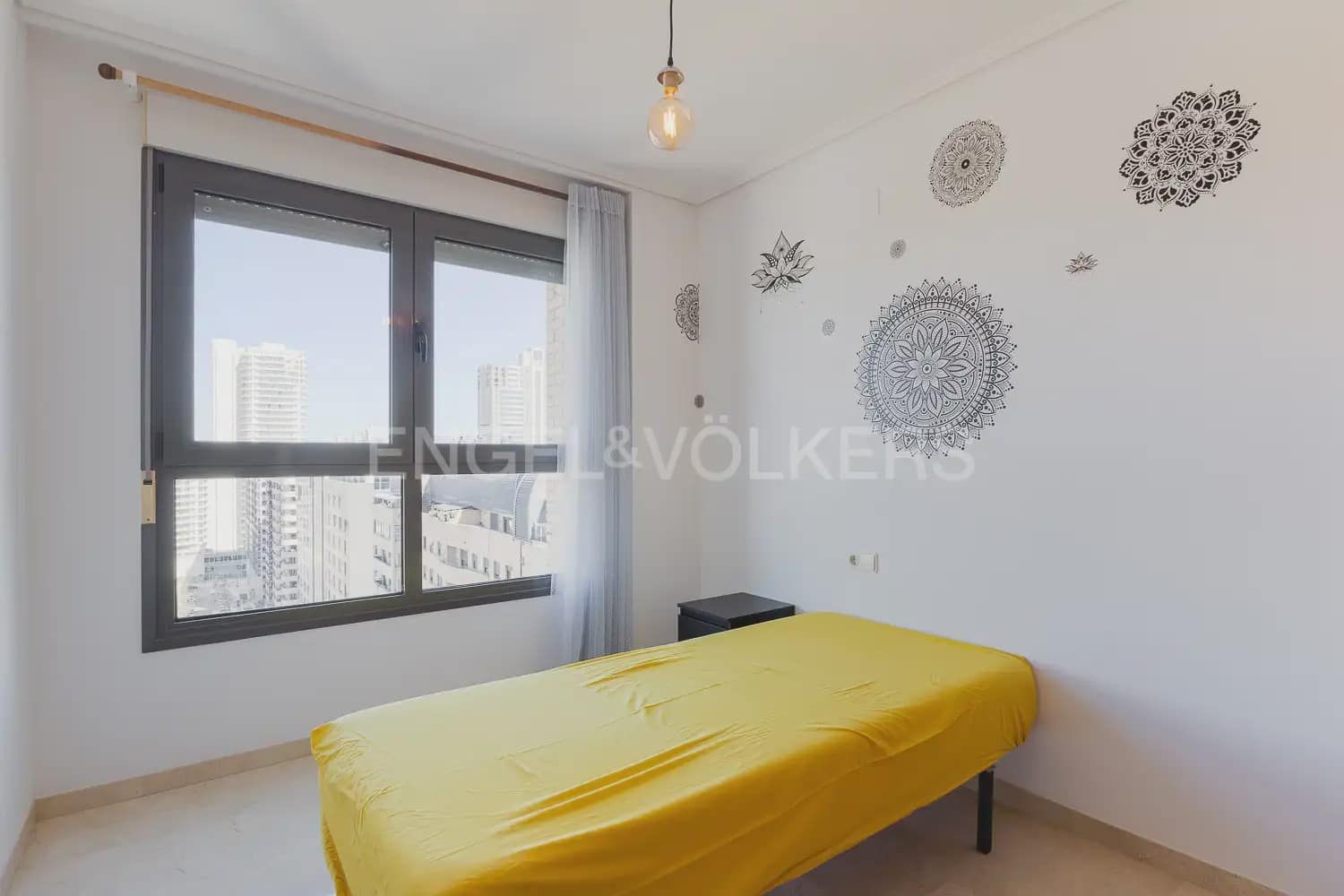 2 bedroom Flat for rent in Valencia city with pool garage - € 1,600 (Ref: 9964384)