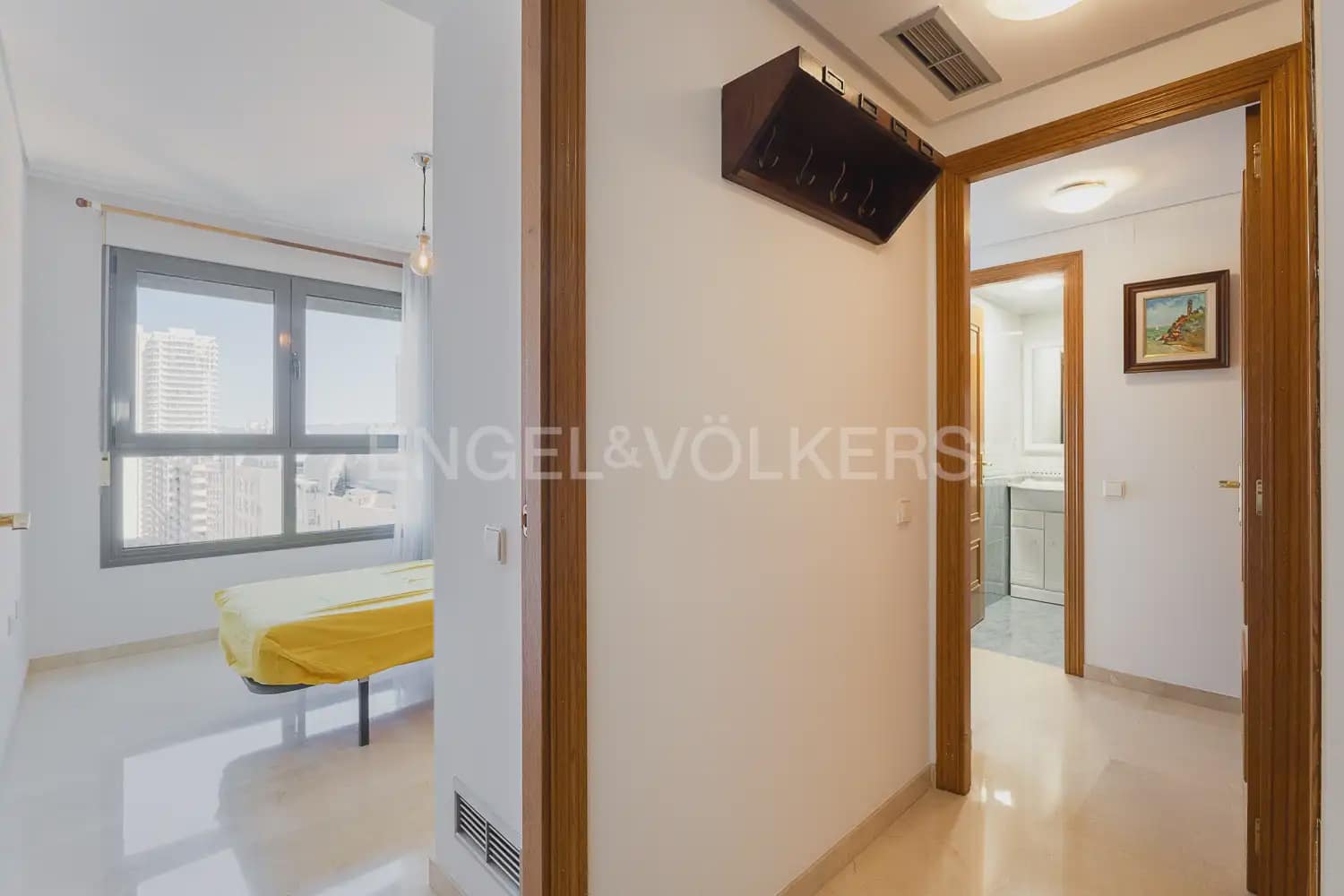 2 bedroom Flat for rent in Valencia city with pool garage - € 1,600 (Ref: 9964384)