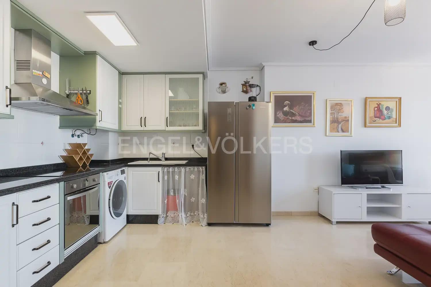 2 bedroom Flat for rent in Valencia city with pool garage - € 1,600 (Ref: 9964384)