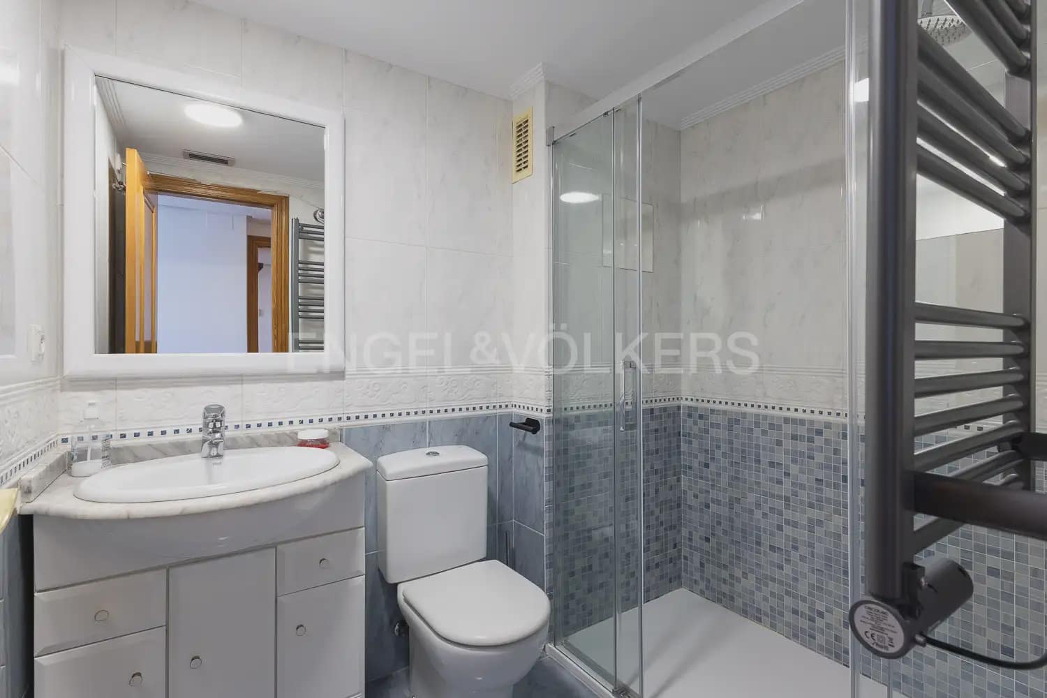 2 bedroom Flat for rent in Valencia city with pool garage - € 1,600 (Ref: 9964384)