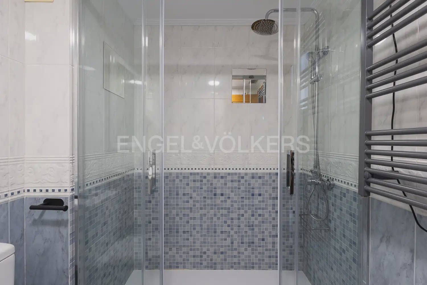 2 bedroom Flat for rent in Valencia city with pool garage - € 1,600 (Ref: 9964384)