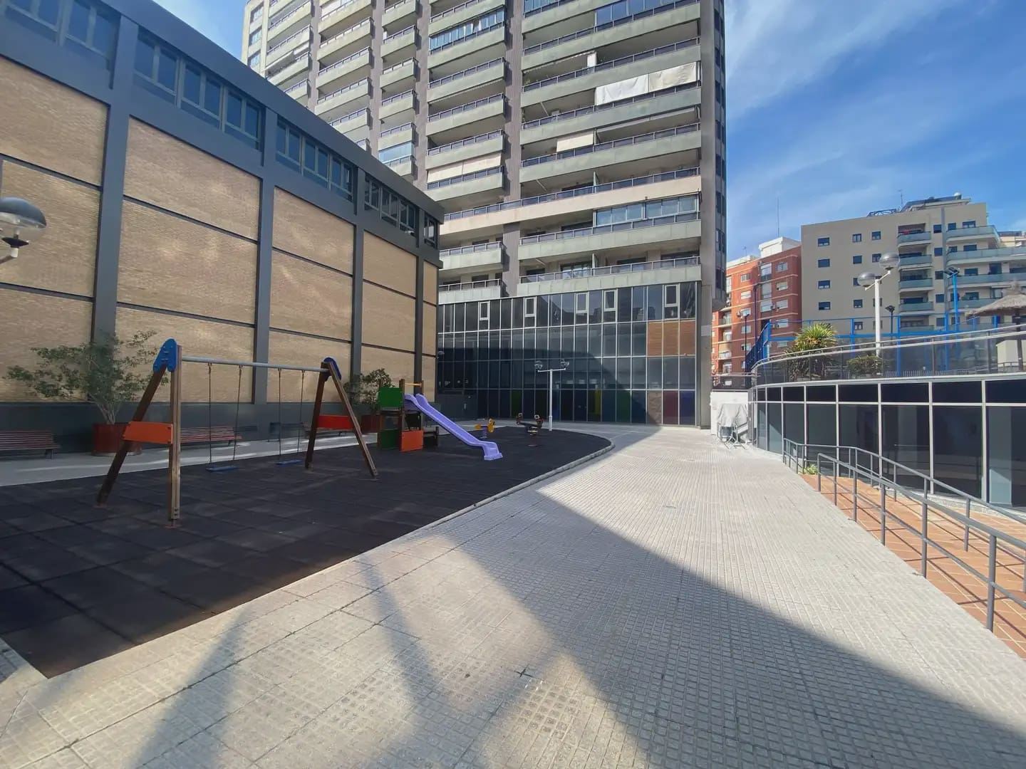 2 bedroom Flat for rent in Valencia city with pool garage - € 1,600 (Ref: 9964384)
