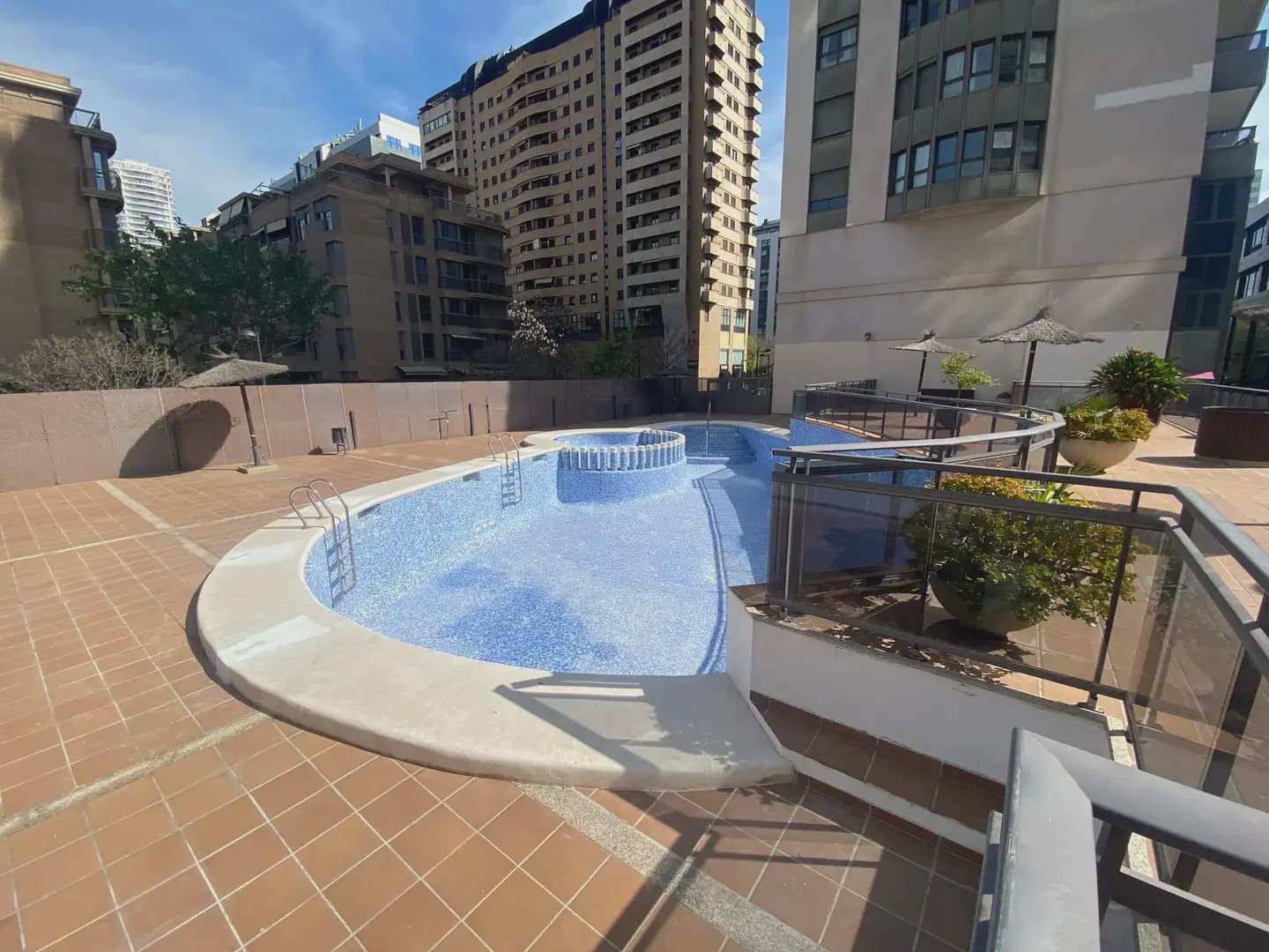 2 bedroom Flat for rent in Valencia city with pool garage - € 1,600 (Ref: 9964384)
