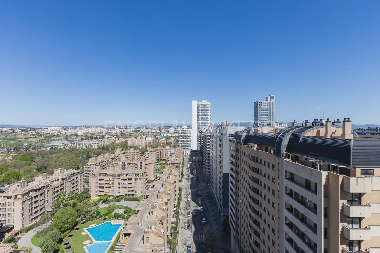 2 bedroom Flat for rent in Valencia city with pool garage - € 1,600 (Ref: 9964384)