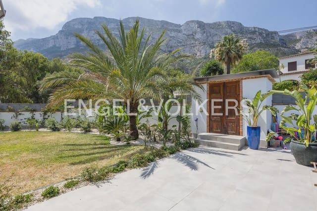 6 slaapkamer Villa te koop in El Montgó, Dénia met zwembad garage - € 1.350.000 (Ref: 9964481)