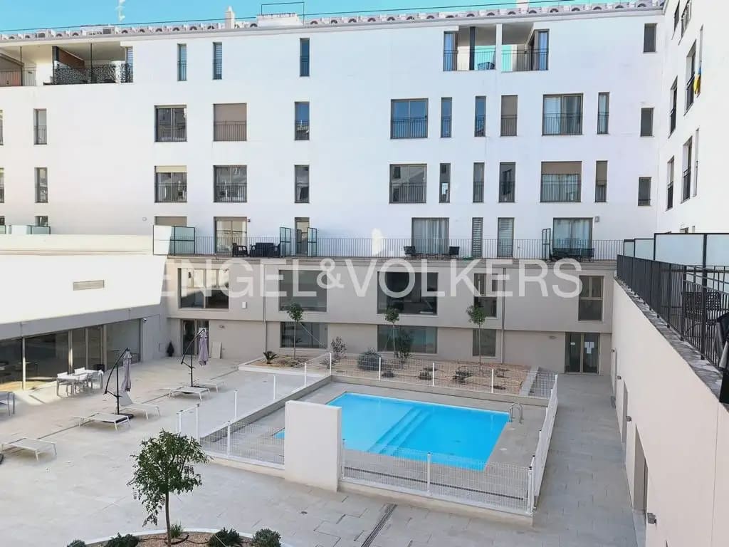 1 bedroom Flat for rent in Valencia city with pool garage - € 1,495 (Ref: 9964482)