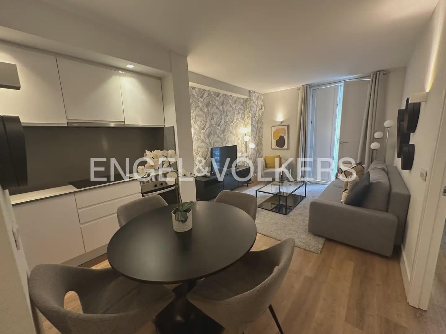 1 bedroom Flat for rent in Valencia city with pool garage - € 1,495 (Ref: 9964482)
