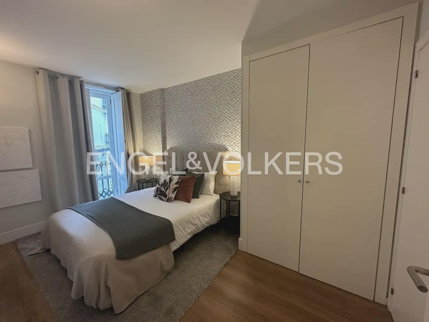 1 bedroom Flat for rent in Valencia city with pool garage - € 1,495 (Ref: 9964482)