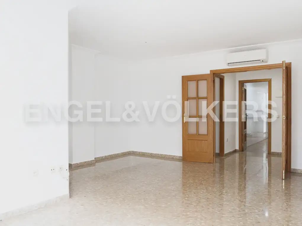 4 soveværelse Lejlighed til leje i Valencia by med garage - € 1.600 (Ref: 9965591)