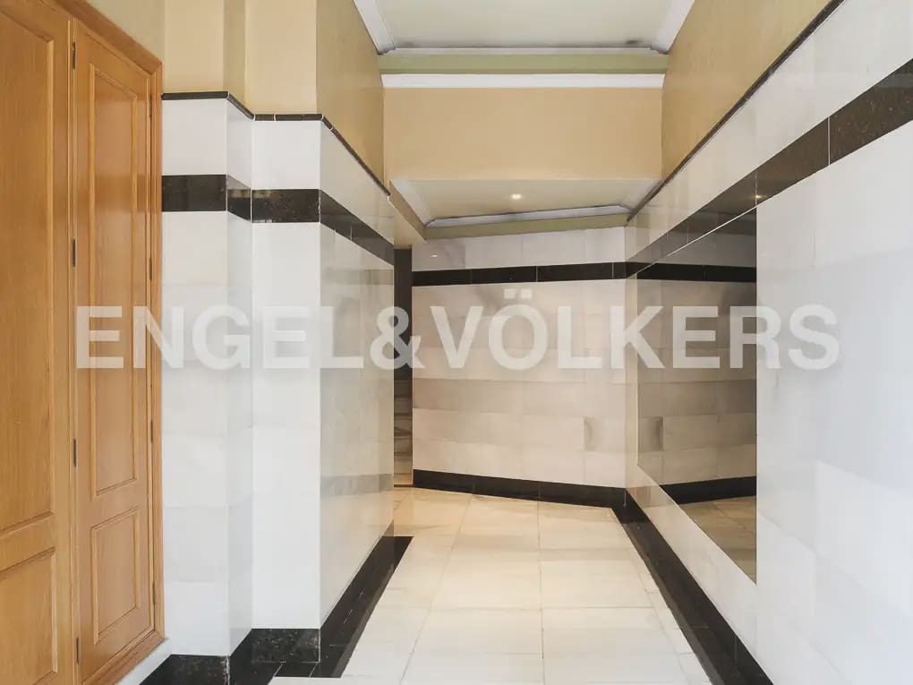 4 soveværelse Lejlighed til leje i Valencia by med garage - € 1.600 (Ref: 9965591)