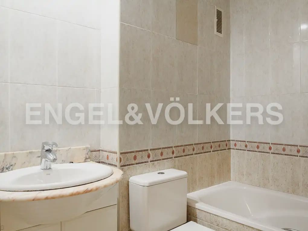 4 soveværelse Lejlighed til leje i Valencia by med garage - € 1.600 (Ref: 9965591)