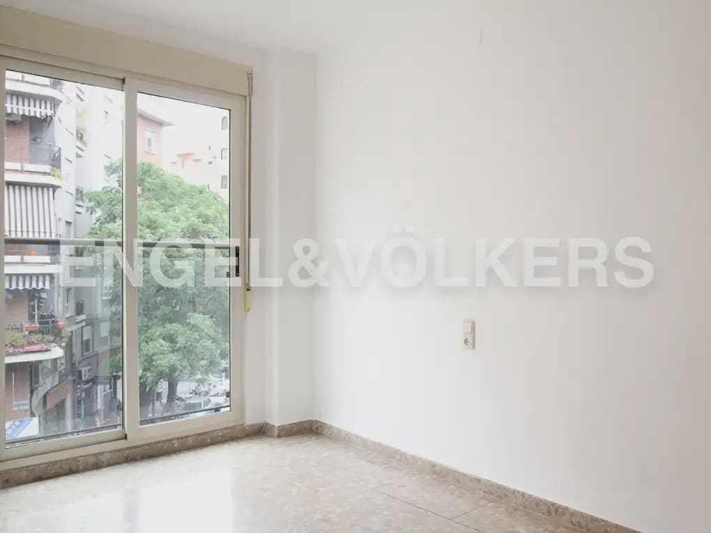 4 soveværelse Lejlighed til leje i Valencia by med garage - € 1.600 (Ref: 9965591)