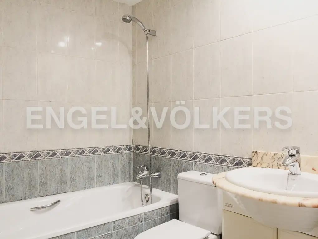 4 soveværelse Lejlighed til leje i Valencia by med garage - € 1.600 (Ref: 9965591)