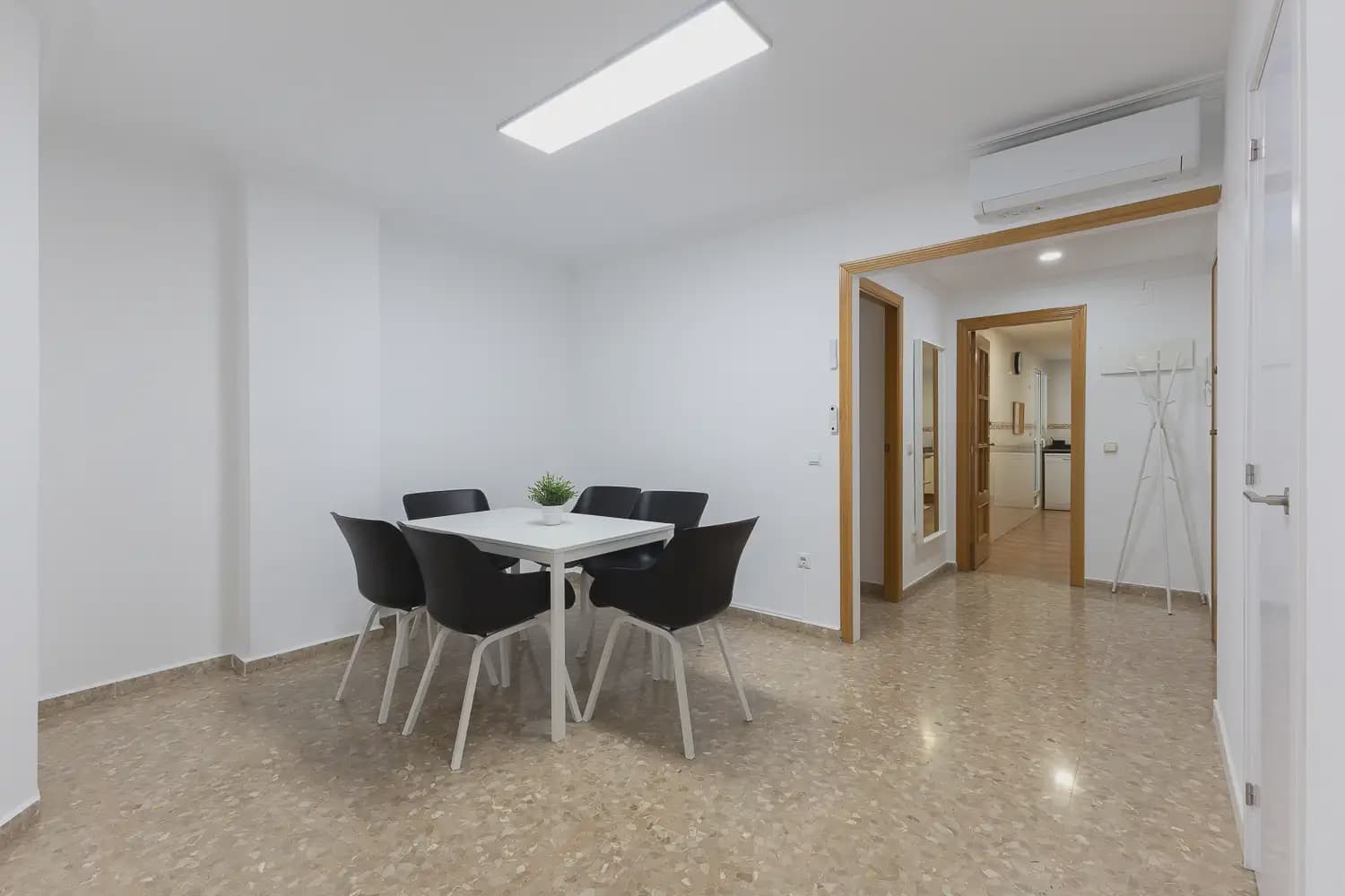 4 soveværelse Lejlighed til leje i Valencia by med garage - € 1.600 (Ref: 9965591)