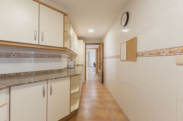 4 soverom Leilighet til leie i Arrancapins, Valencia by med garasje - € 1 600 (Ref: 9965591)