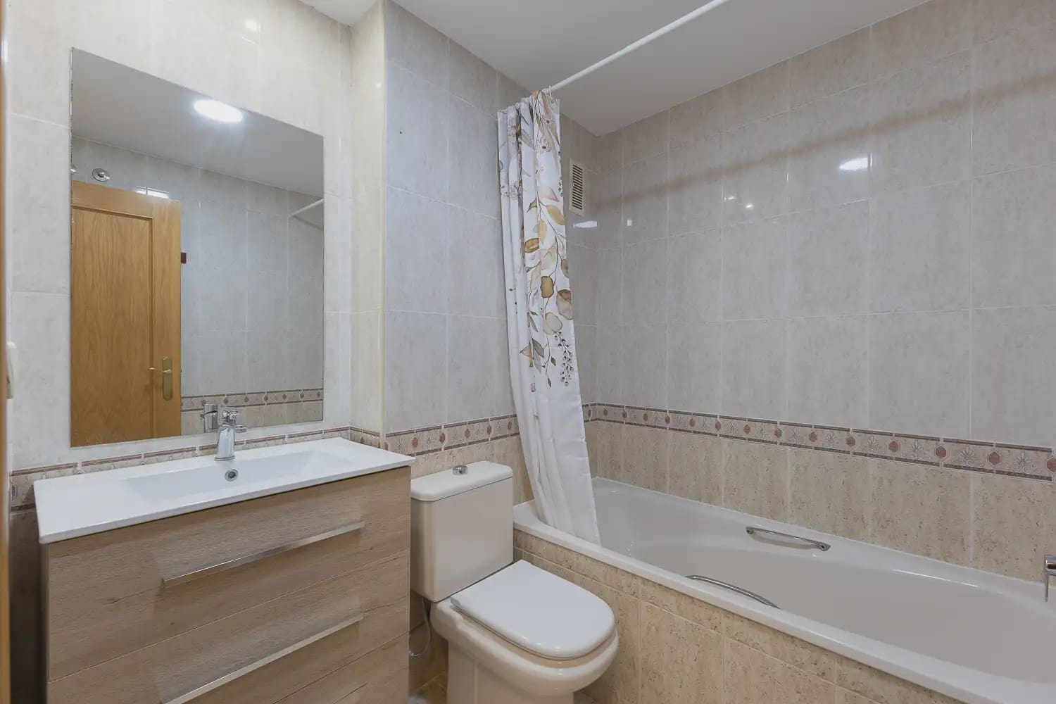 4 soveværelse Lejlighed til leje i Valencia by med garage - € 1.600 (Ref: 9965591)