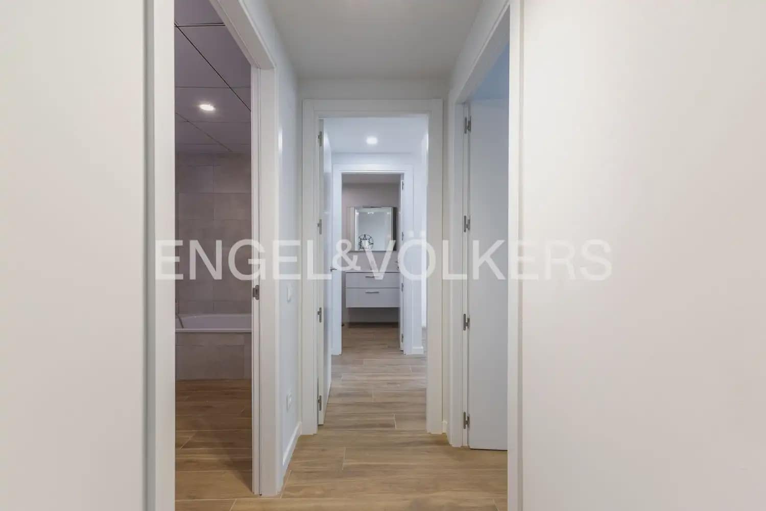 2 bedroom Flat for rent in Quart de Poblet with pool garage - € 1,500 (Ref: 9965592)